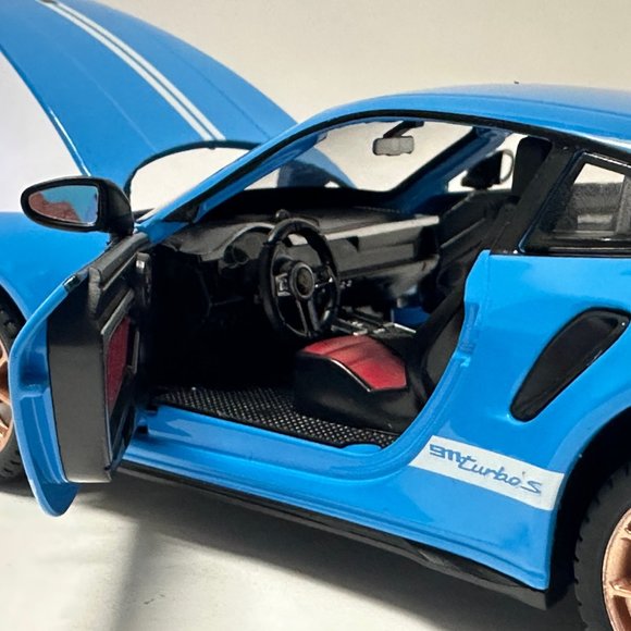 1:24 2020 Porsche 911 Turbo S Diecast With Headlight & Tailight LEDS Blue - Picture 9 of 10